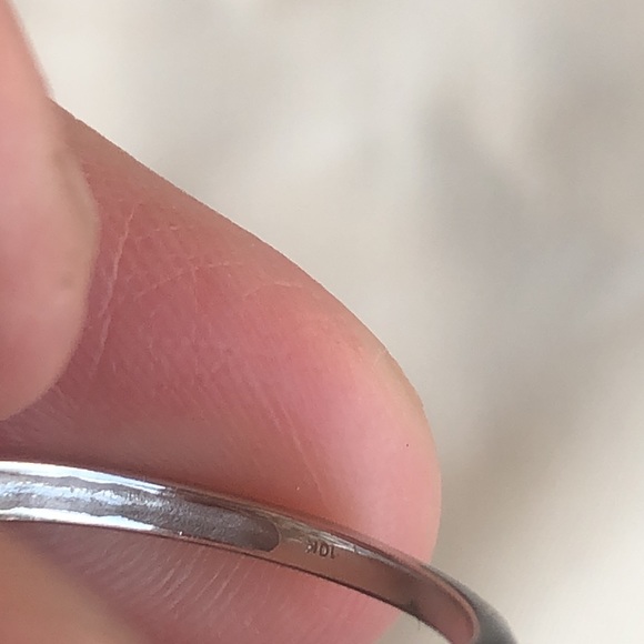 10k Black and White Diamond Ring - Picture 8 of 8